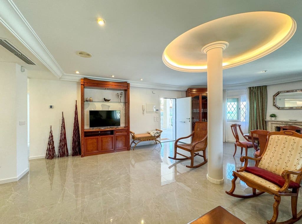 5 bedroom Villa for rent in Orihuela Costa with pool - € 4,000 (Ref: 8426042)