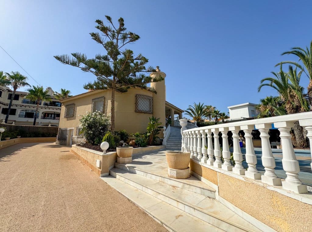 5 bedroom Villa for rent in Orihuela Costa with pool - € 4,000 (Ref: 8426042)