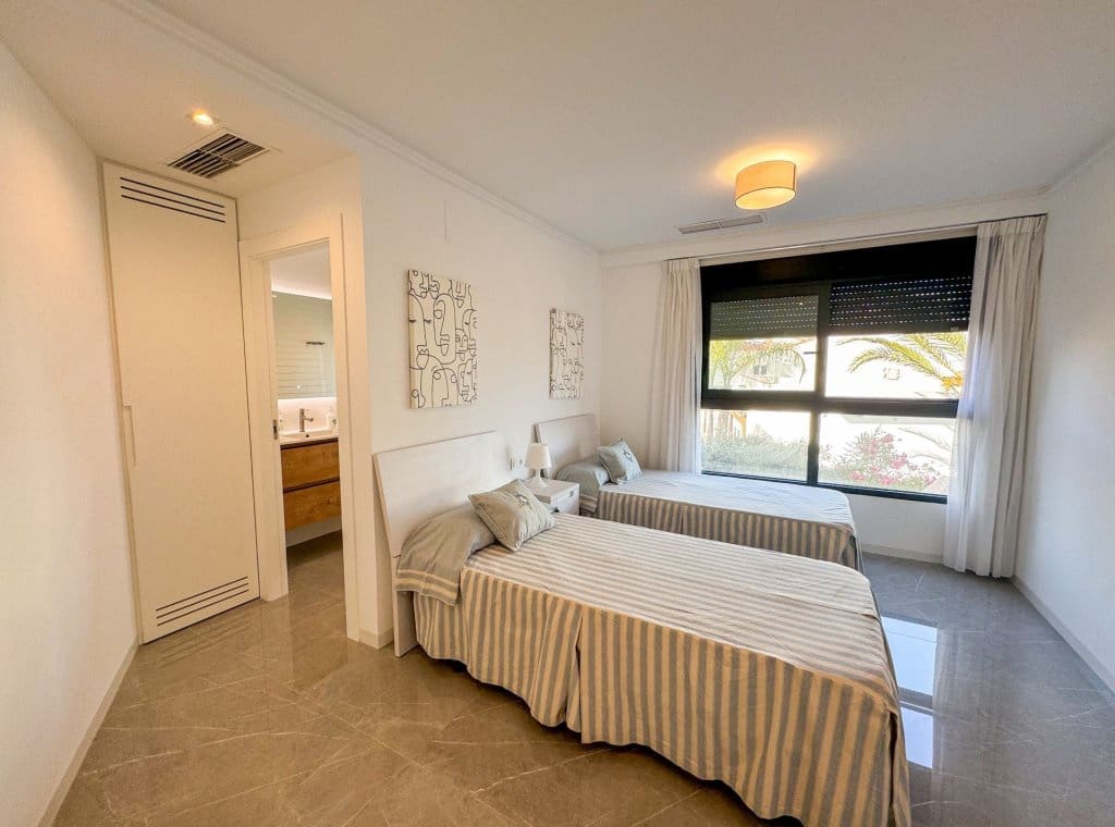 5 bedroom Villa for rent in Orihuela Costa with pool - € 4,000 (Ref: 8426042)