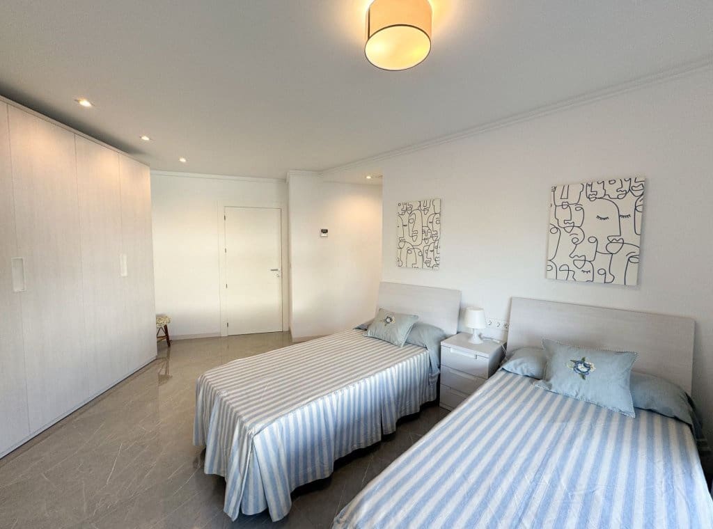 5 bedroom Villa for rent in Orihuela Costa with pool - € 4,000 (Ref: 8426042)