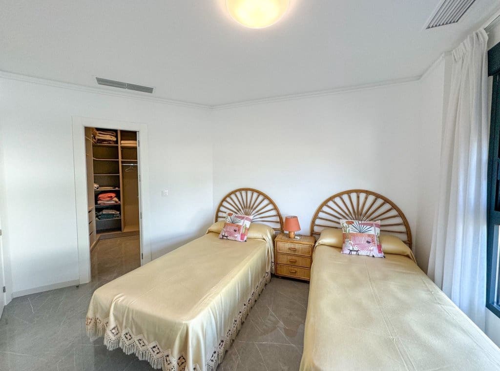 5 bedroom Villa for rent in Orihuela Costa with pool - € 4,000 (Ref: 8426042)