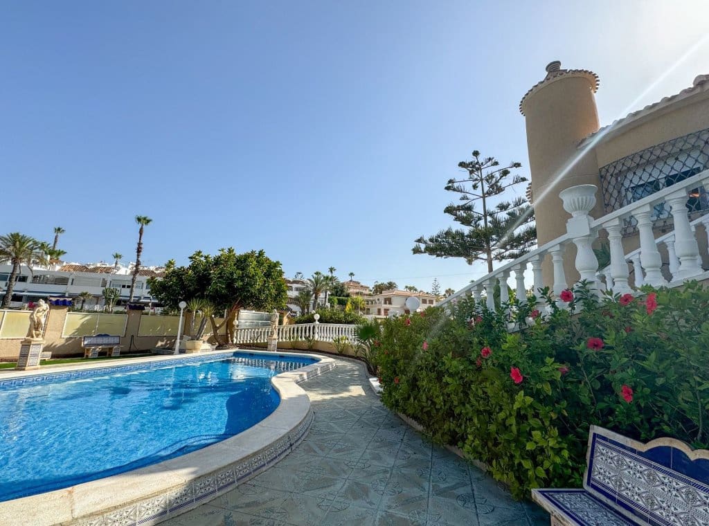 5 bedroom Villa for rent in Orihuela Costa with pool - € 4,000 (Ref: 8426042)