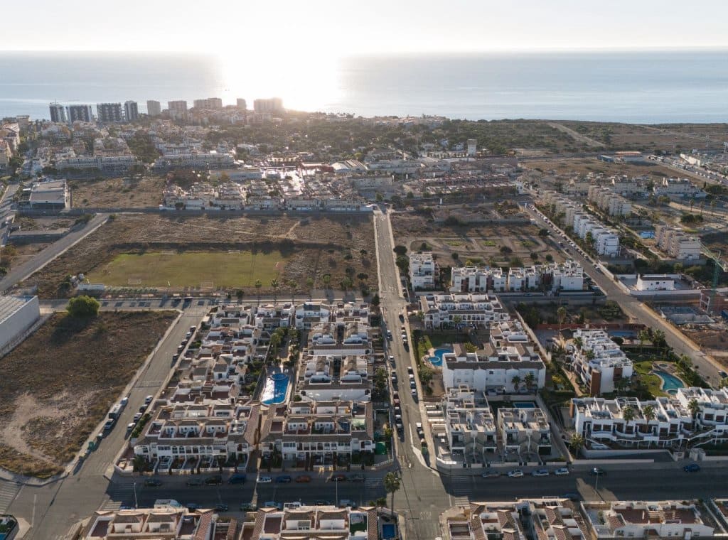 3 chambre Bungalow à vendre à Pilar de la Horadada avec piscine - 295 000 € (Ref: 8434001)