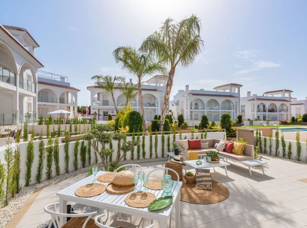 2 bedroom Flat for sale in Ciudad Quesada with pool - € 324,600 (Ref: 8484370)