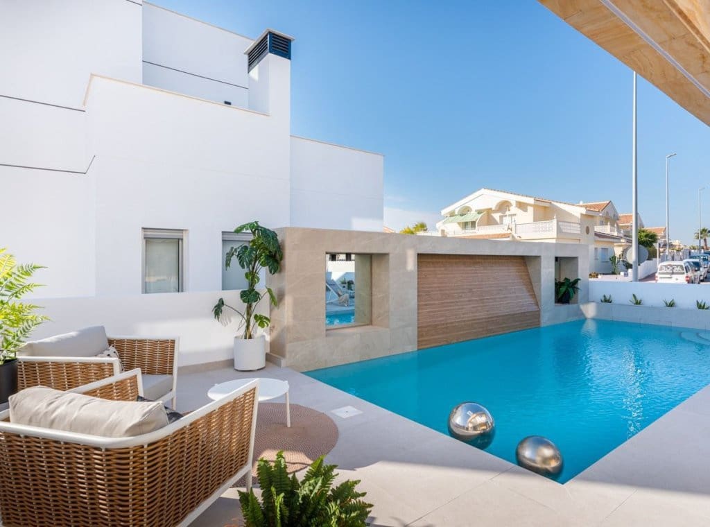 4 slaapkamer Villa te koop in Ciudad Quesada met zwembad - € 985.000 (Ref: 8490682)