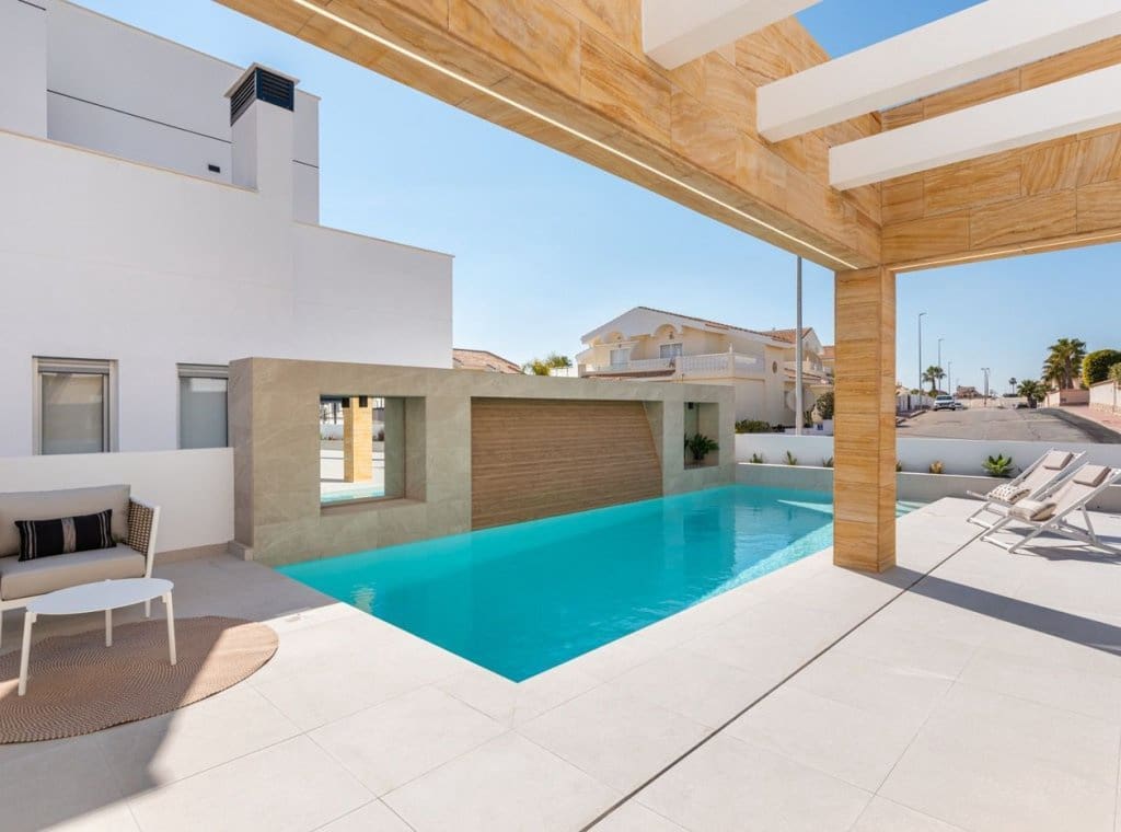 4 slaapkamer Villa te koop in Ciudad Quesada met zwembad - € 985.000 (Ref: 8490682)