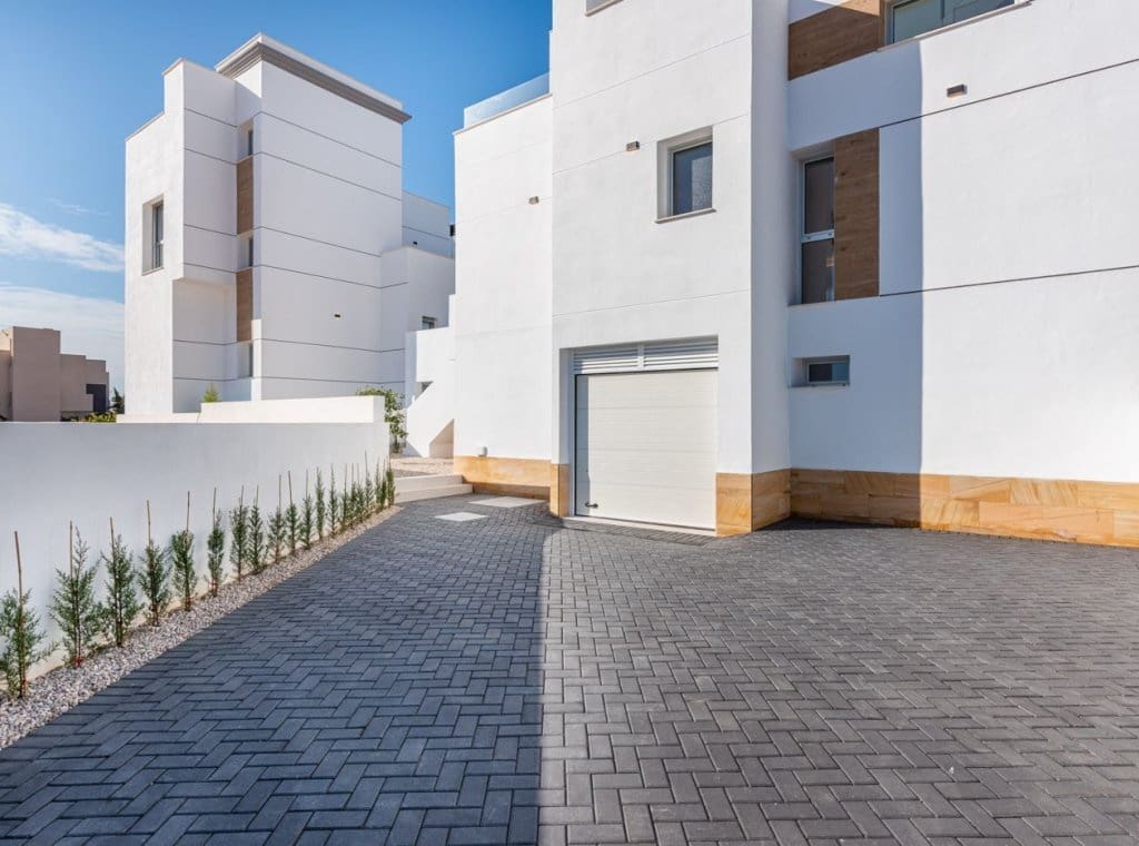 4 slaapkamer Villa te koop in Ciudad Quesada met zwembad - € 985.000 (Ref: 8490682)