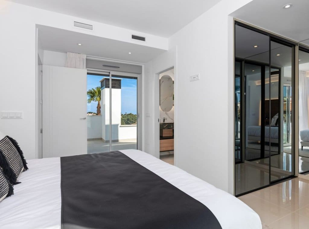 4 slaapkamer Villa te koop in Ciudad Quesada met zwembad - € 985.000 (Ref: 8490682)