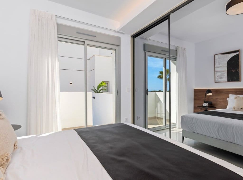 4 slaapkamer Villa te koop in Ciudad Quesada met zwembad - € 985.000 (Ref: 8490682)