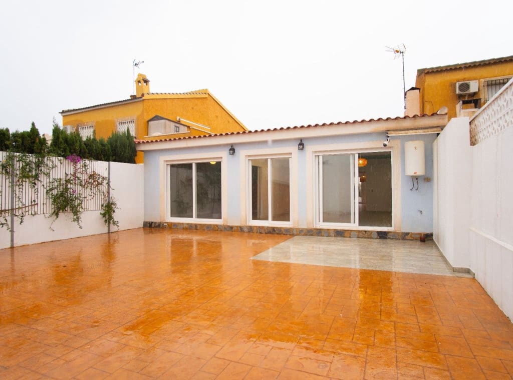 3 slaapkamer Villa te koop in Torrevieja - € 369.500 (Ref: 8690928)