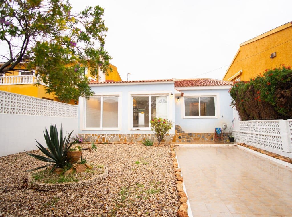 3 slaapkamer Villa te koop in Torrevieja - € 369.500 (Ref: 8690928)