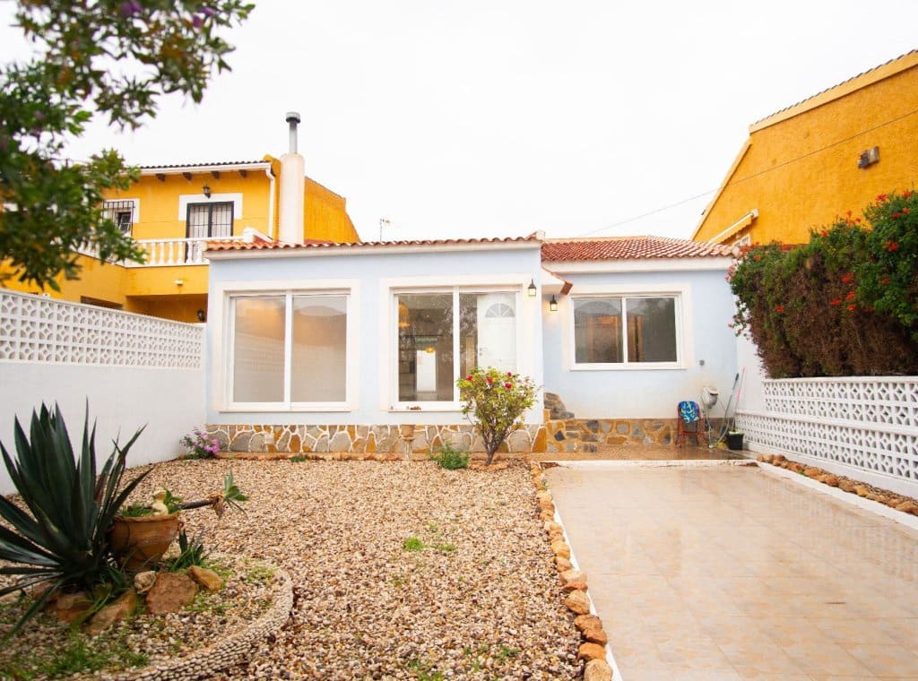 3 slaapkamer Villa te koop in Torrevieja - € 369.500 (Ref: 8690928)