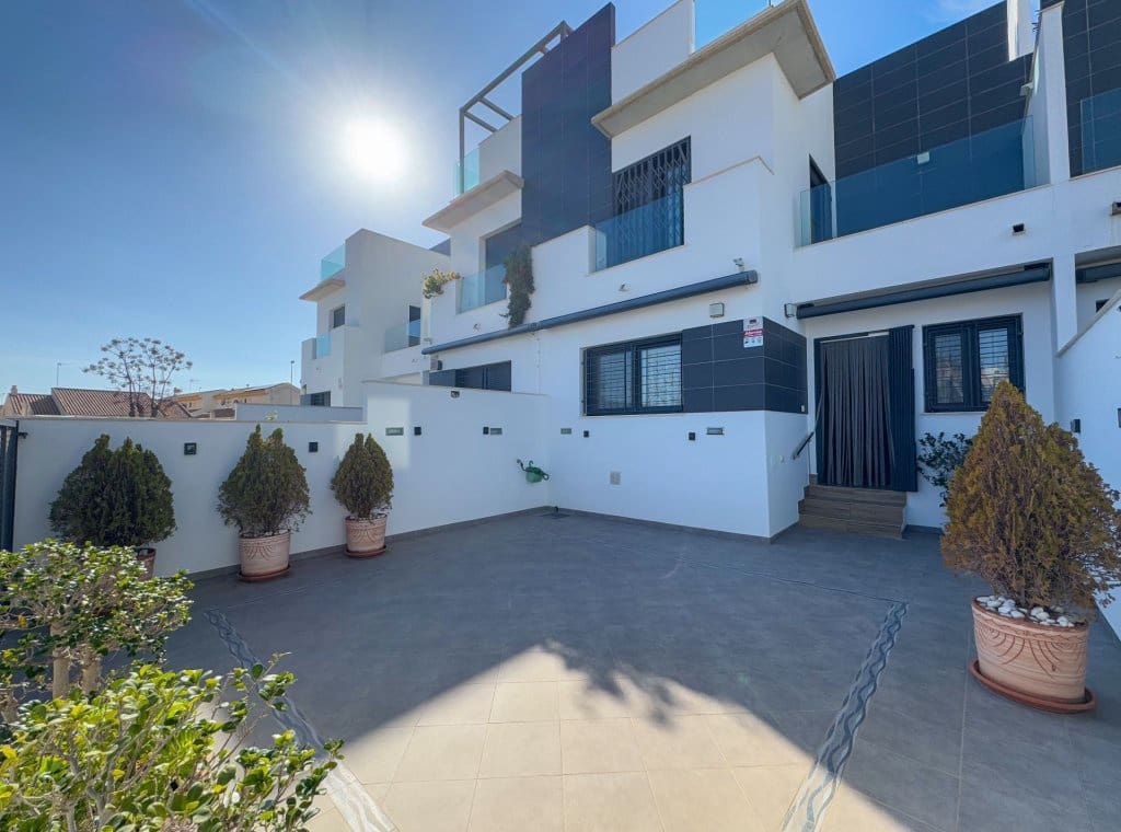 3 bedroom Apartment for sale in Torre de la Horadada with pool - € 430,000 (Ref: 8800668)