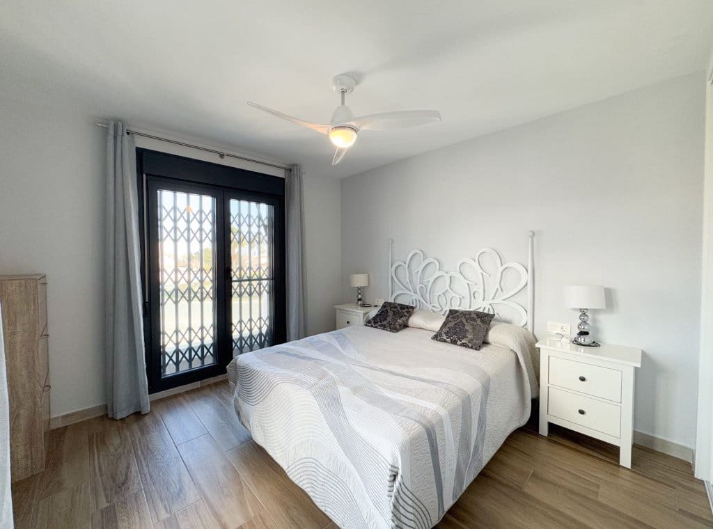 3 bedroom Apartment for sale in Torre de la Horadada with pool - € 430,000 (Ref: 8800668)