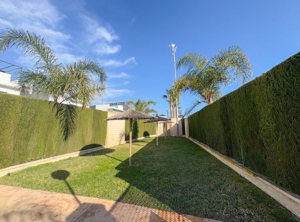 3 bedroom Apartment for sale in Torre de la Horadada with pool - € 430,000 (Ref: 8800668)