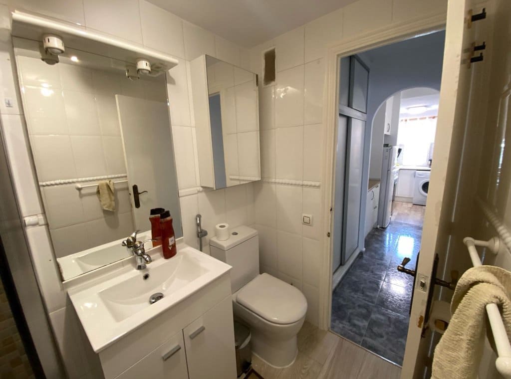 2 bedroom Flat for rent in Torrevieja with pool - € 950 (Ref: 8815428)