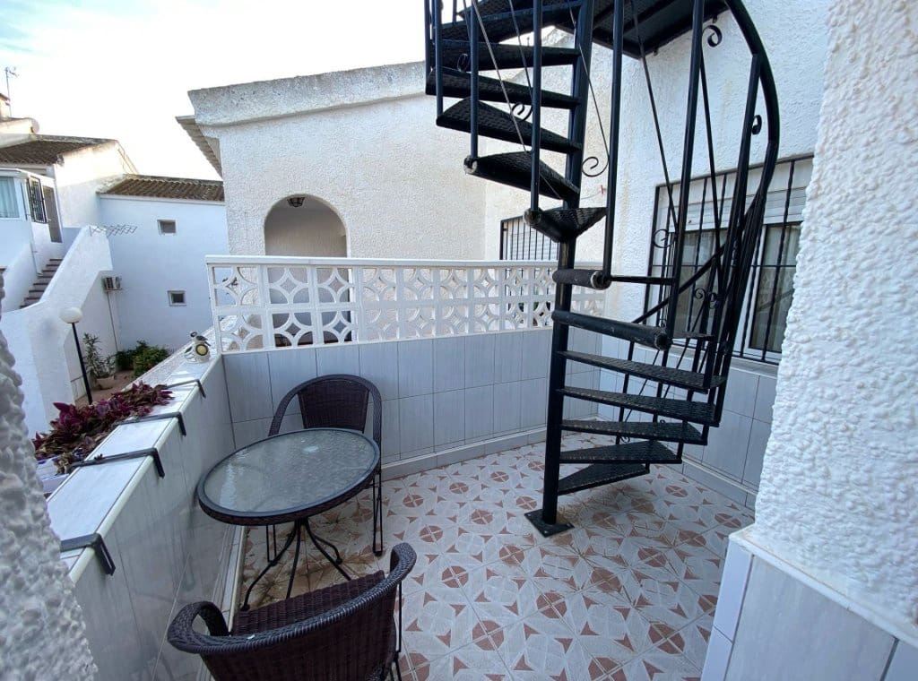 2 bedroom Flat for rent in Torrevieja with pool - € 950 (Ref: 8815428)