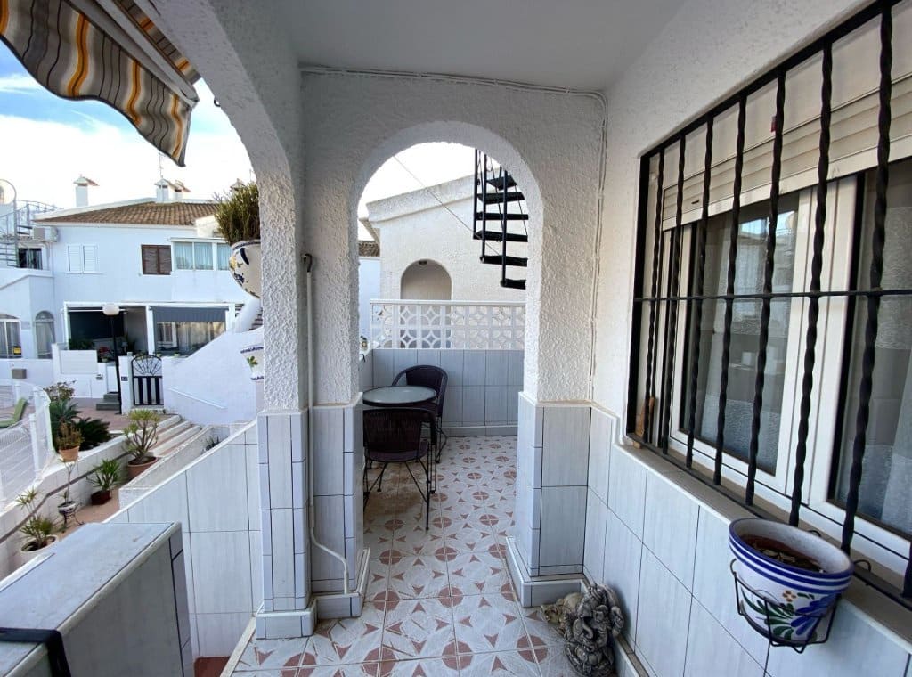 2 bedroom Flat for rent in Torrevieja with pool - € 950 (Ref: 8815428)