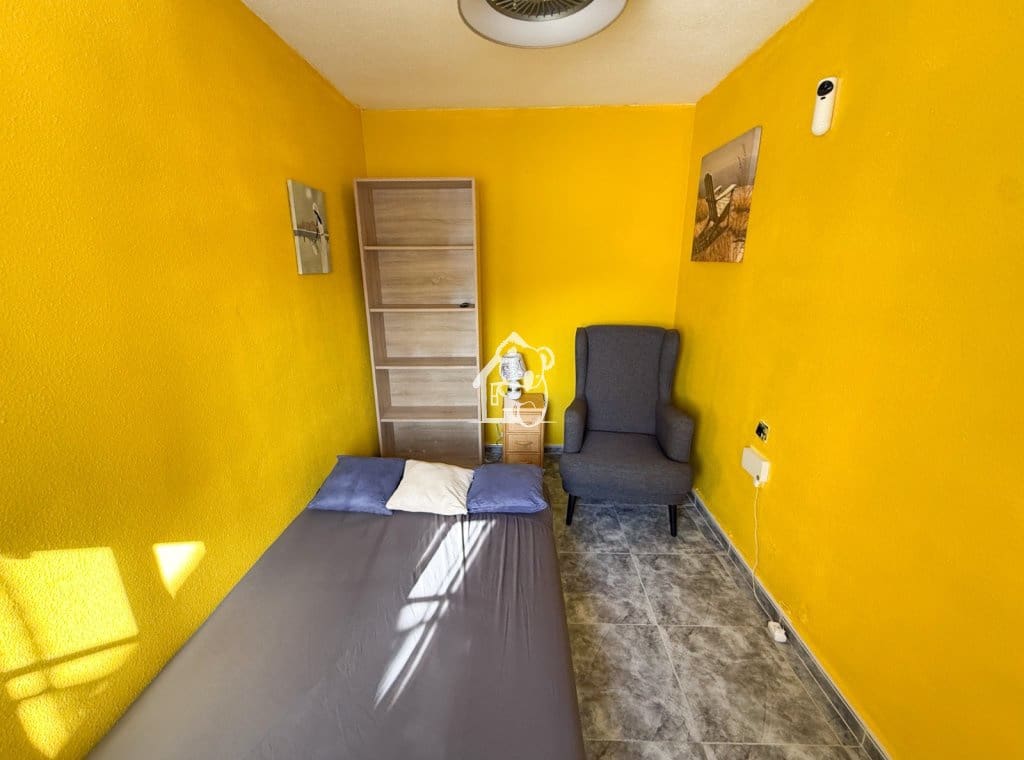 2 bedroom Flat for rent in Torrevieja with pool - € 950 (Ref: 8815428)