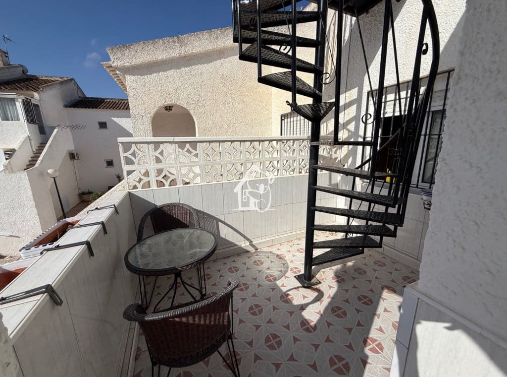 2 bedroom Flat for rent in Torrevieja with pool - € 950 (Ref: 8815428)