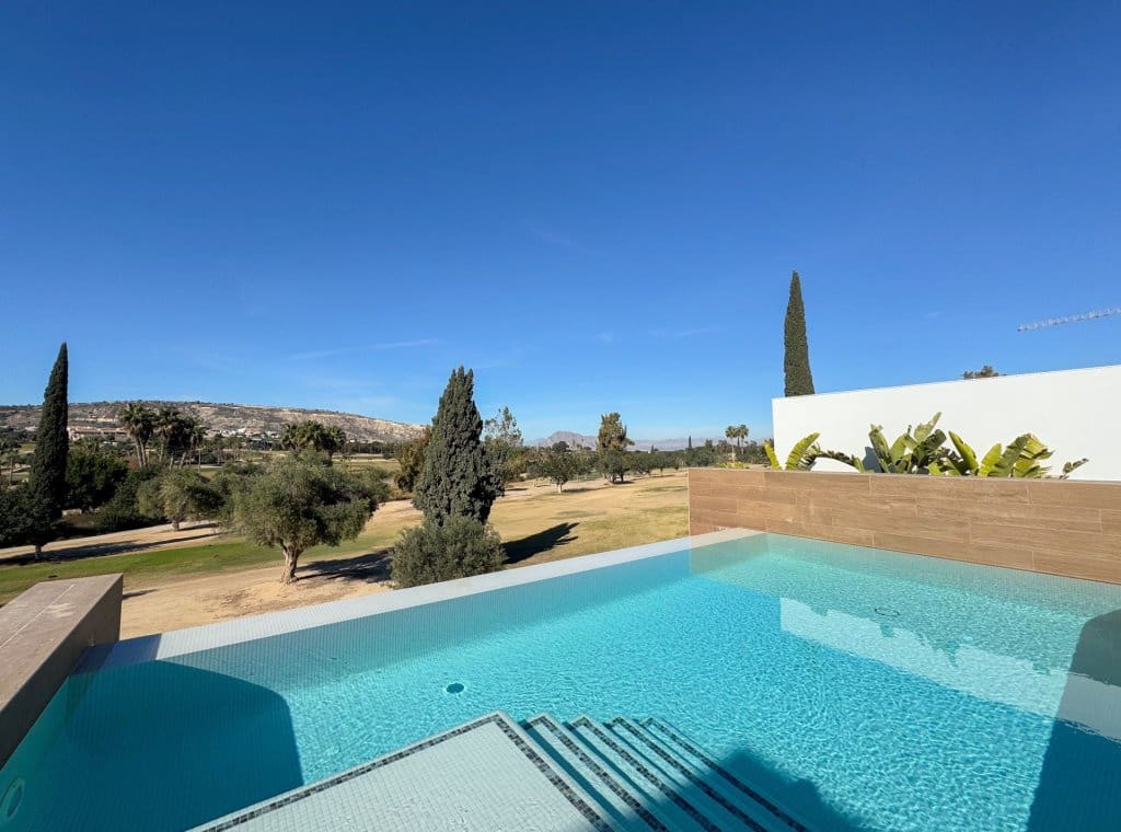 3 bedroom Villa for sale in Algorfa with pool garage - € 1,249,000 (Ref: 8827242)