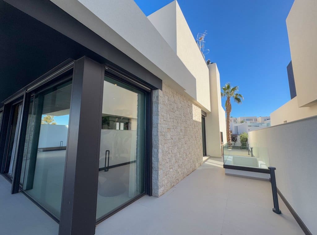 3 bedroom Villa for sale in Algorfa with pool garage - € 1,249,000 (Ref: 8827242)