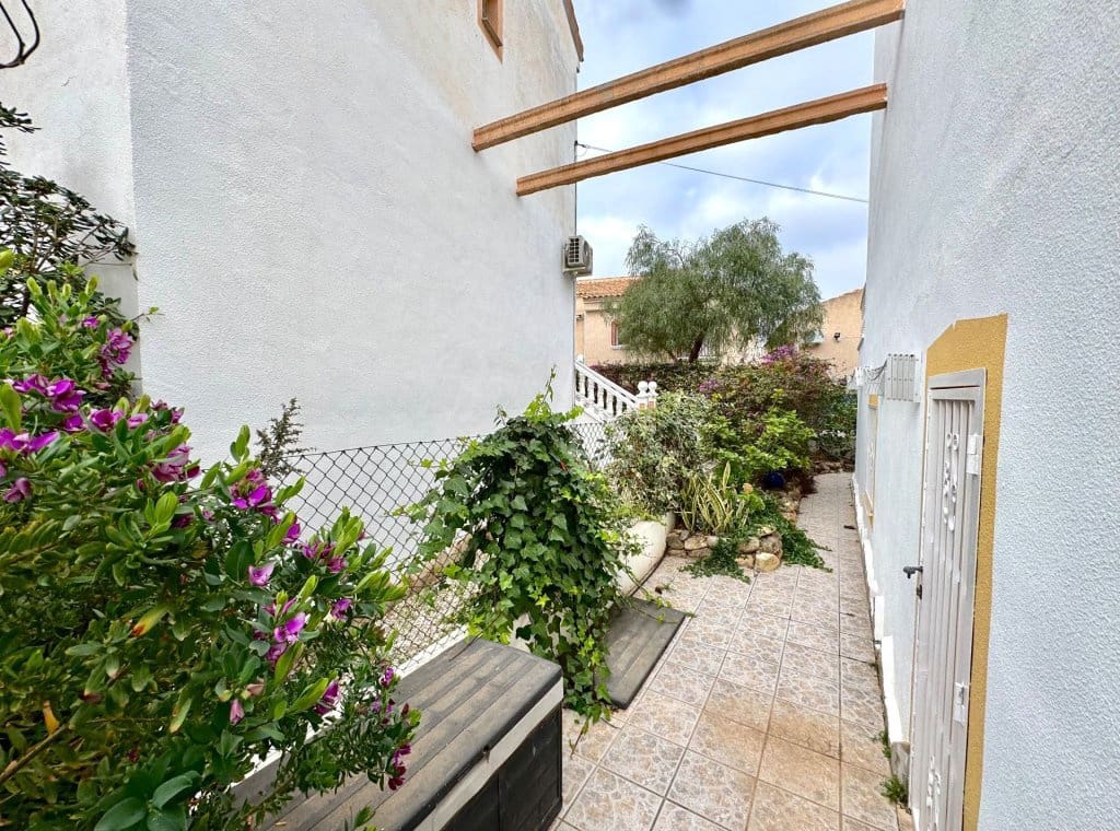 3 soveværelse Villa til leje i Algorfa med swimmingpool - € 1.500 (Ref: 8836343)