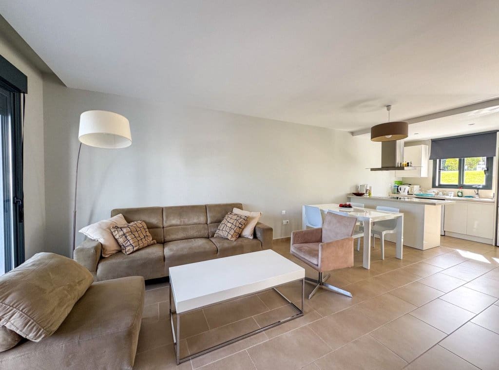 2 soveværelse Bungalow til leje i Orihuela Costa med swimmingpool - € 1.200 (Ref: 8866948)