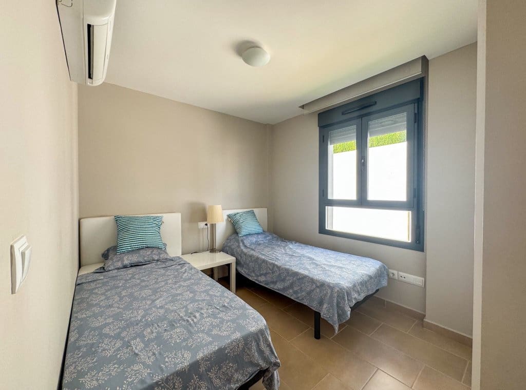 2 soveværelse Bungalow til leje i Orihuela Costa med swimmingpool - € 1.200 (Ref: 8866948)