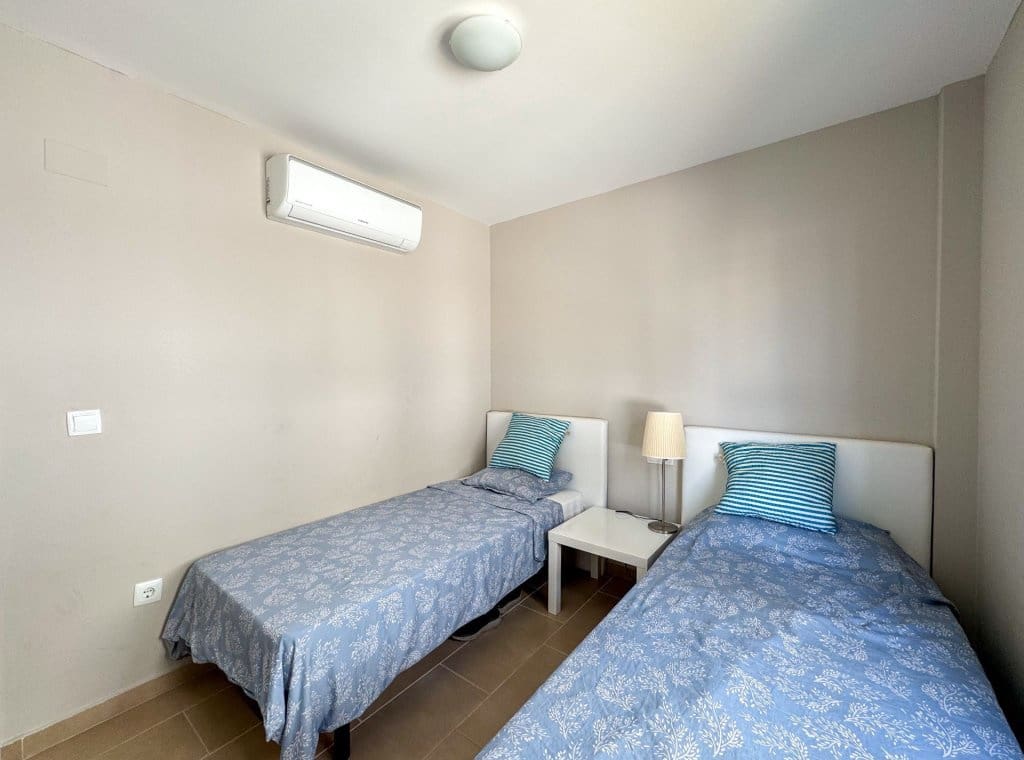 2 soveværelse Bungalow til leje i Orihuela Costa med swimmingpool - € 1.200 (Ref: 8866948)