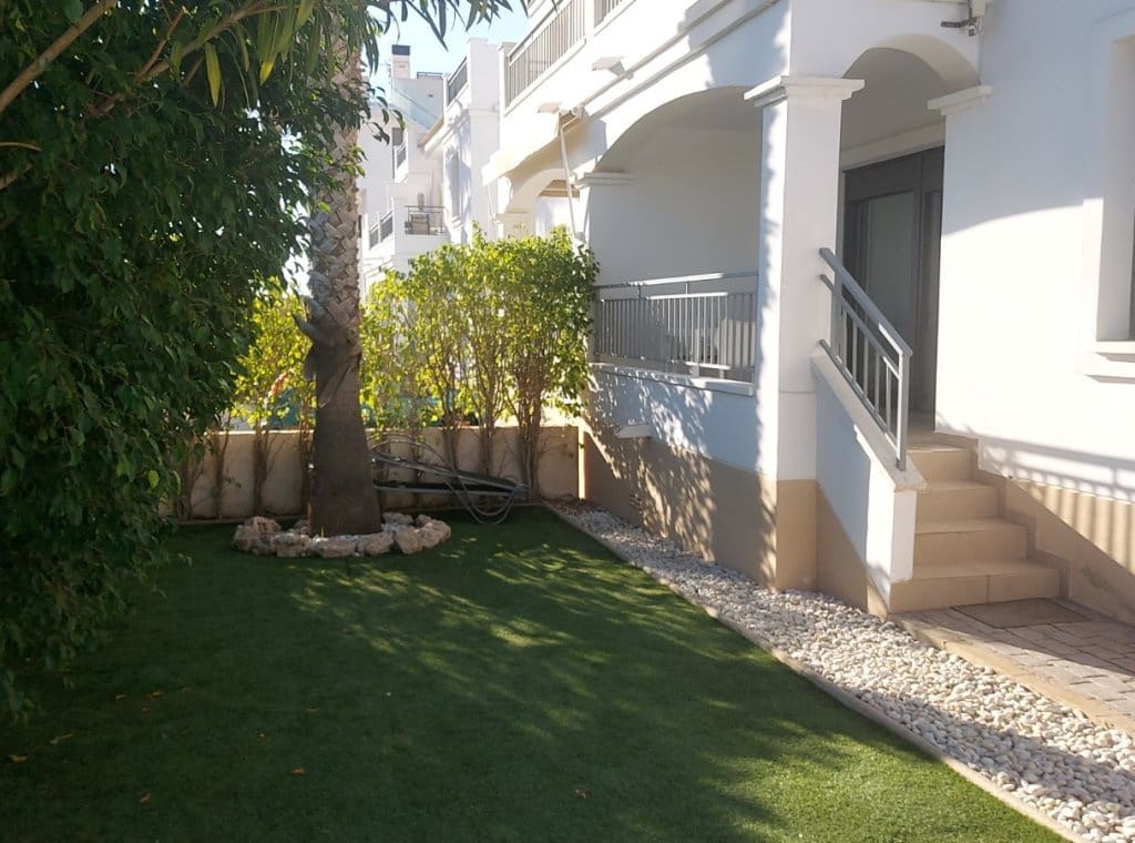 2 soveværelse Bungalow til leje i Orihuela Costa med swimmingpool - € 1.200 (Ref: 8866948)