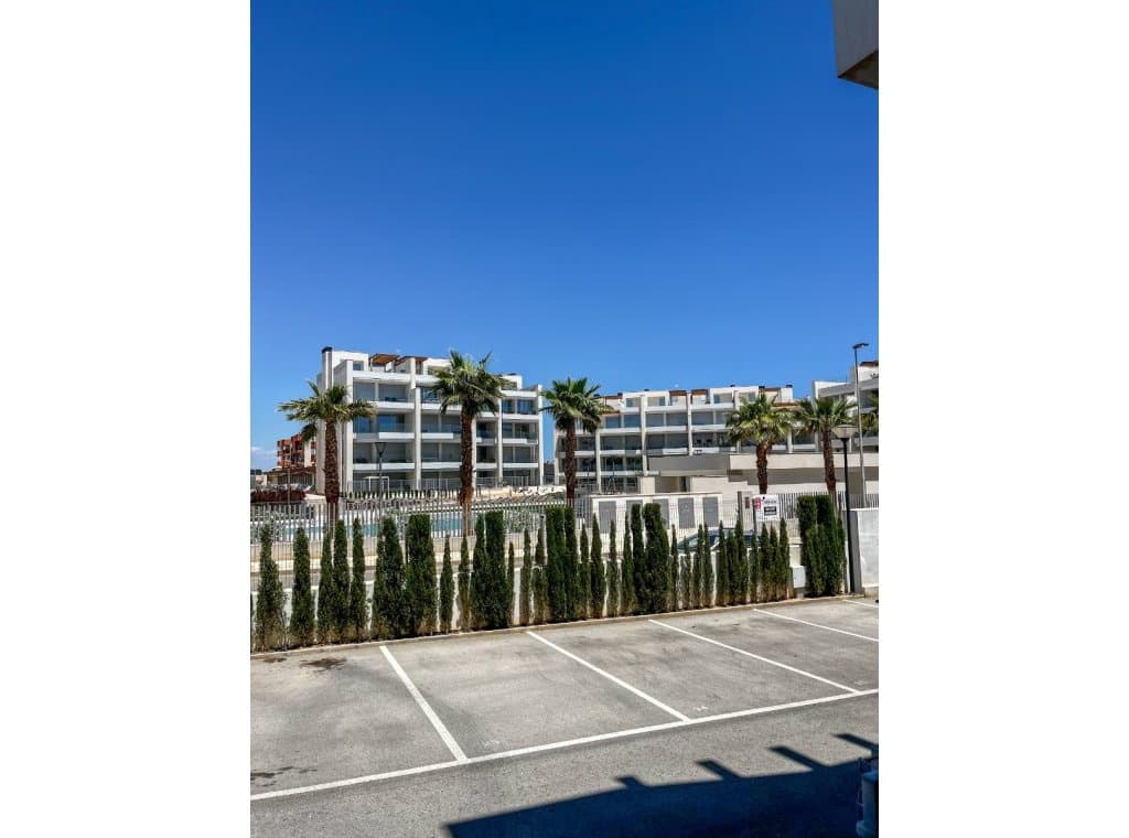 2 Zimmer Apartment zu vermieten in Villamartin mit Pool - 1.300 € (Ref: 8892791)