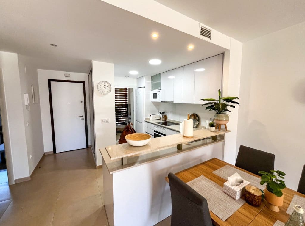 2 Zimmer Apartment zu vermieten in Villamartin mit Pool - 1.300 € (Ref: 8892791)