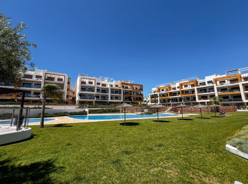 2 Zimmer Apartment zu vermieten in Villamartin mit Pool - 1.300 € (Ref: 8892791)