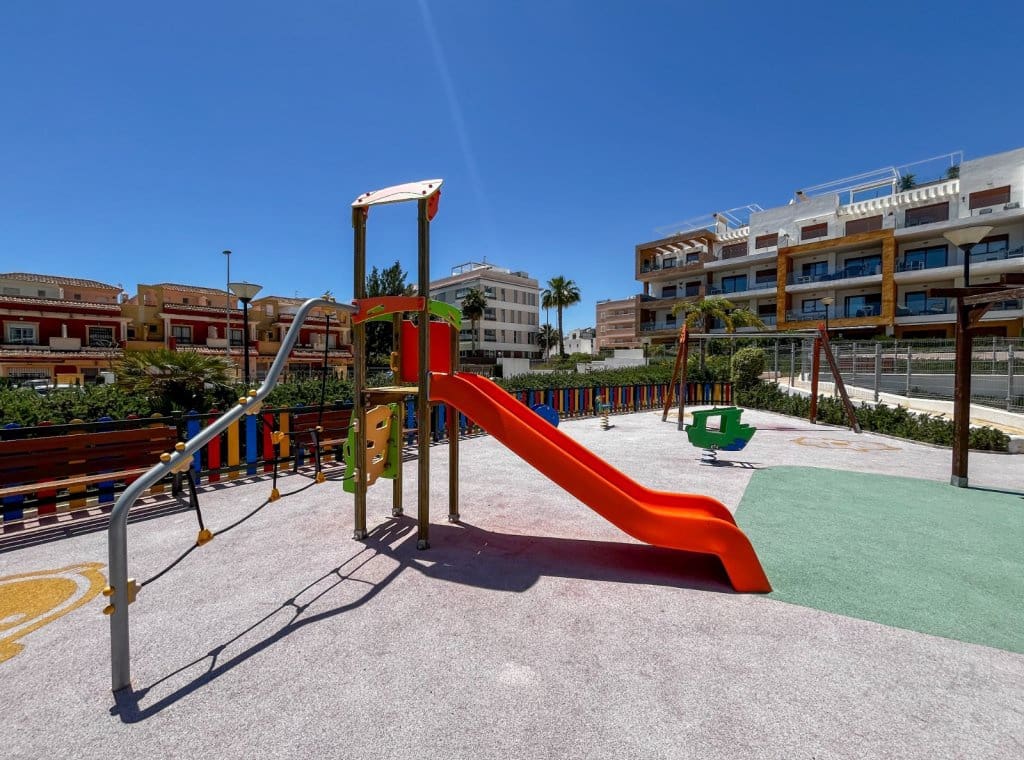 2 Zimmer Apartment zu vermieten in Villamartin mit Pool - 1.300 € (Ref: 8892791)