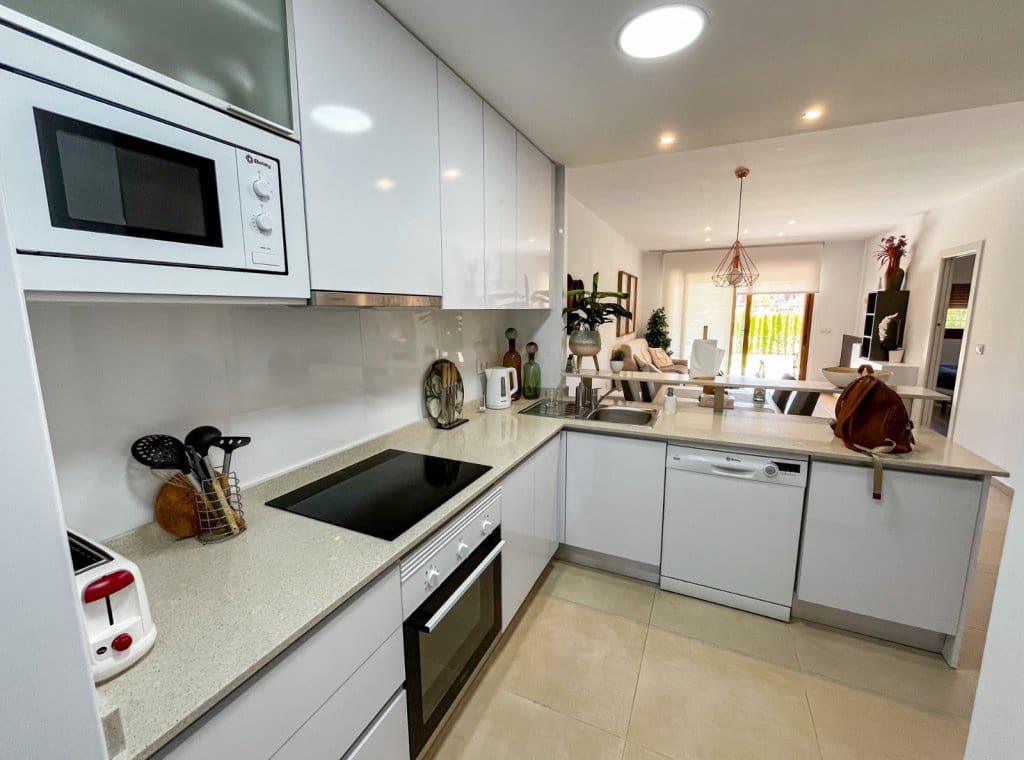 2 Zimmer Apartment zu vermieten in Villamartin mit Pool - 1.300 € (Ref: 8892791)