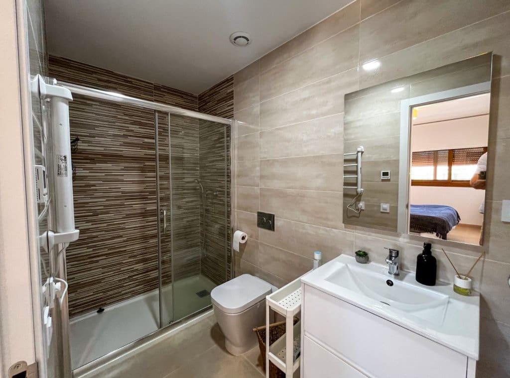 2 Zimmer Apartment zu vermieten in Villamartin mit Pool - 1.300 € (Ref: 8892791)