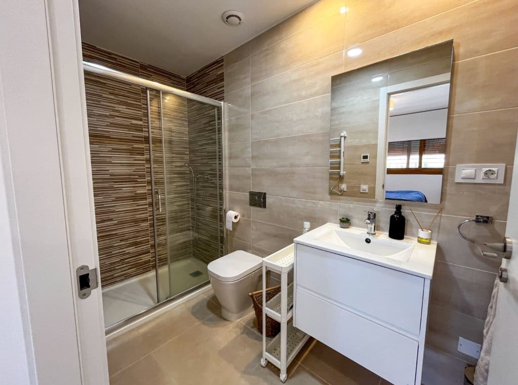 2 Zimmer Apartment zu vermieten in Villamartin mit Pool - 1.300 € (Ref: 8892791)