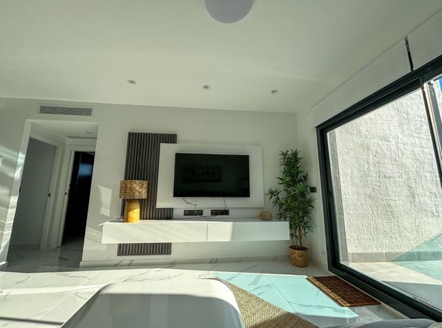 Ático de 2 habitaciones en El Raso, Guardamar del Segura en alquiler con piscina garaje - 1.500 € (Ref: 8910707)