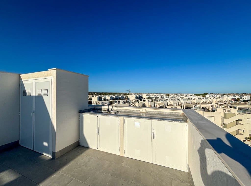 2 bedroom Penthouse for rent in Guardamar del Segura with pool garage - € 1,500 (Ref: 8910707)