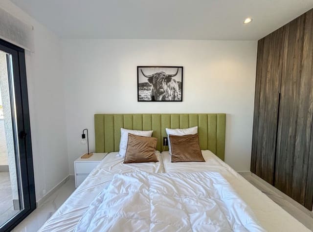 Ático de 2 habitaciones en El Raso, Guardamar del Segura en alquiler con piscina garaje - 1.500 € (Ref: 8910707)