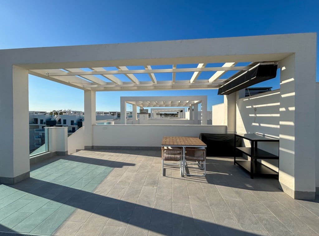 2 bedroom Penthouse for rent in Guardamar del Segura with pool garage - € 1,500 (Ref: 8910707)