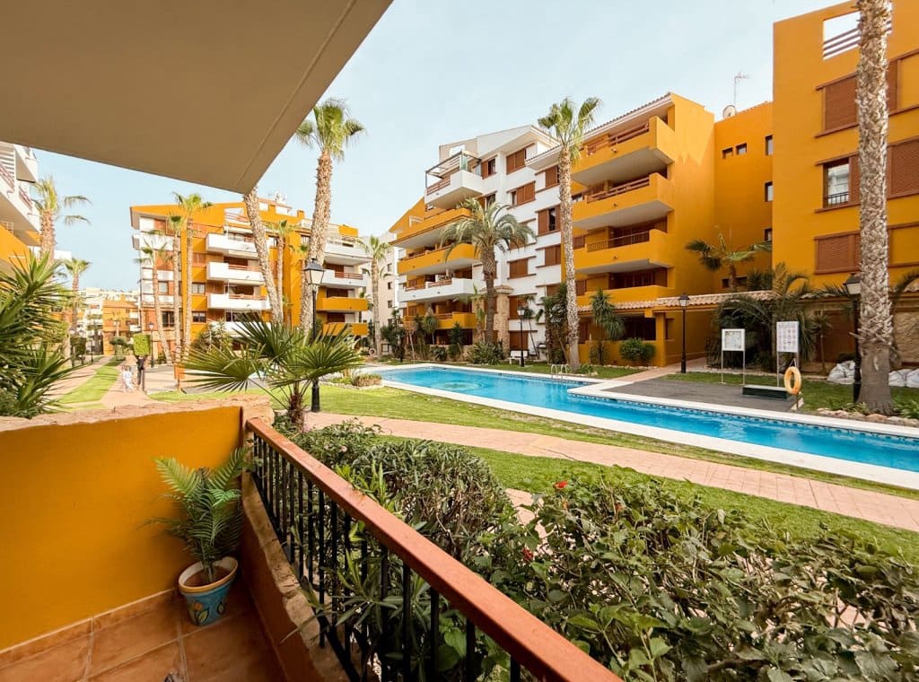 2 makuuhuone Huoneisto vuokrattavana paikassa Orihuela Costa mukana uima-altaan 
autotalli - 1 300 € (Ref: 8928162)
