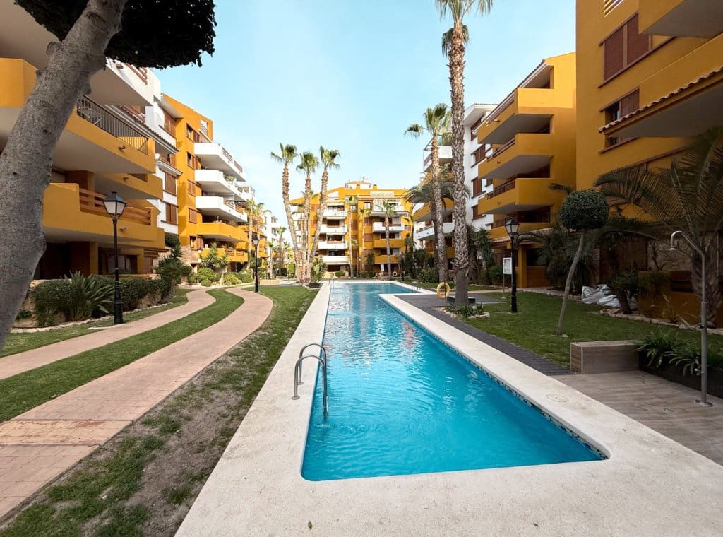 2 makuuhuone Huoneisto vuokrattavana paikassa Orihuela Costa mukana uima-altaan 
autotalli - 1 300 € (Ref: 8928162)