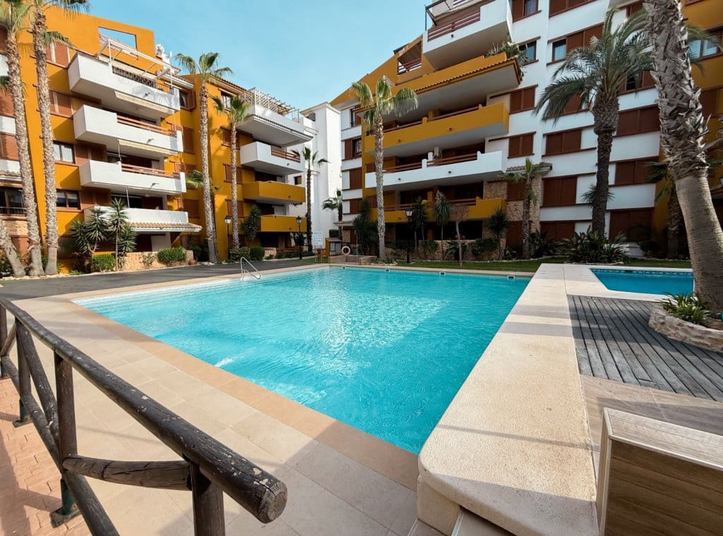 2 makuuhuone Huoneisto vuokrattavana paikassa Orihuela Costa mukana uima-altaan 
autotalli - 1 300 € (Ref: 8928162)