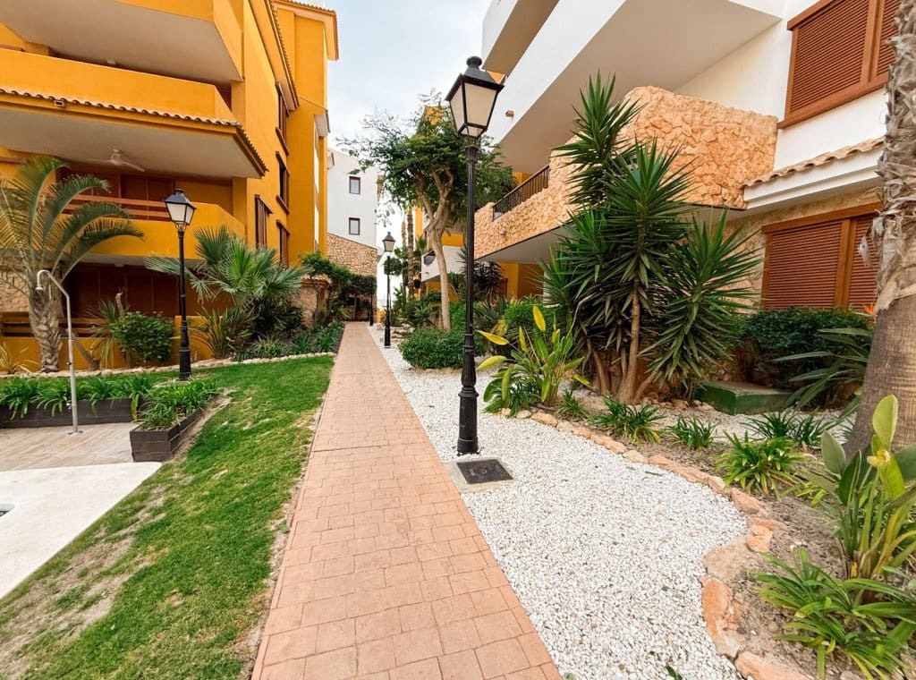 2 makuuhuone Huoneisto vuokrattavana paikassa Orihuela Costa mukana uima-altaan 
autotalli - 1 300 € (Ref: 8928162)