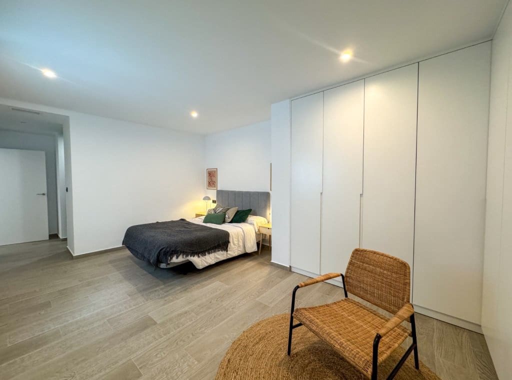 Appartement de 4 chambres à louer à Torrevieja - 2 000 € (Ref: 8936398)