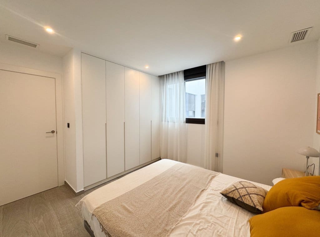 Appartement de 4 chambres à louer à Torrevieja - 2 000 € (Ref: 8936398)