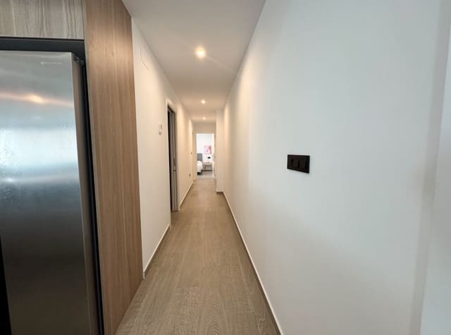 Appartement de 4 chambres à louer à Centro - Muelle Pesquero, Torrevieja - 2 000 € (Ref: 8936398)