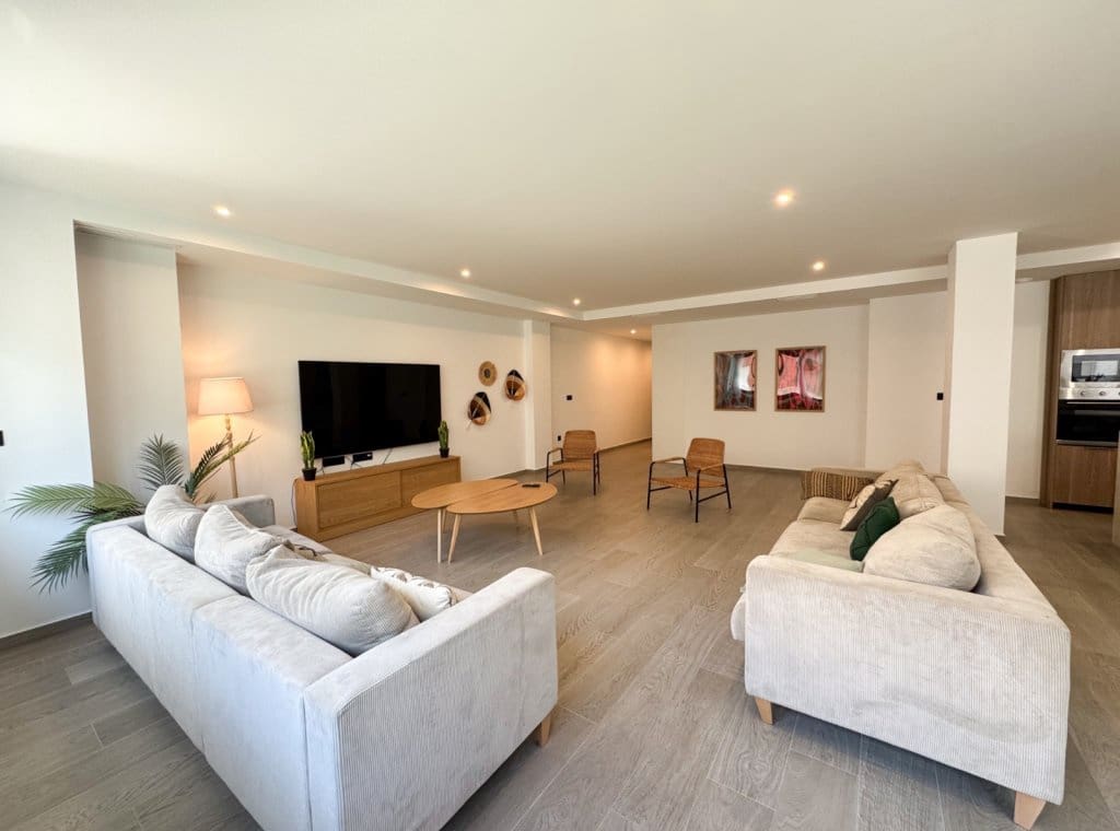 Appartement de 4 chambres à louer à Torrevieja - 2 000 € (Ref: 8936398)